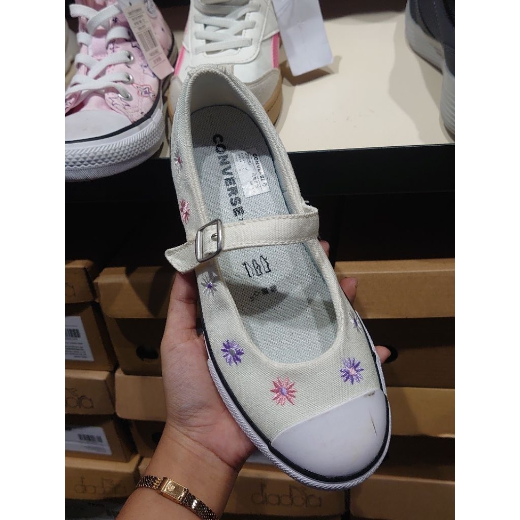 Preloved Converse Mary Jane size 33