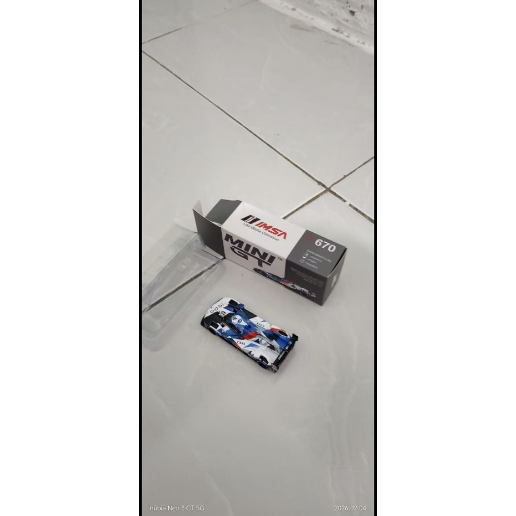 MINI GT model BMW M Hybrid V8