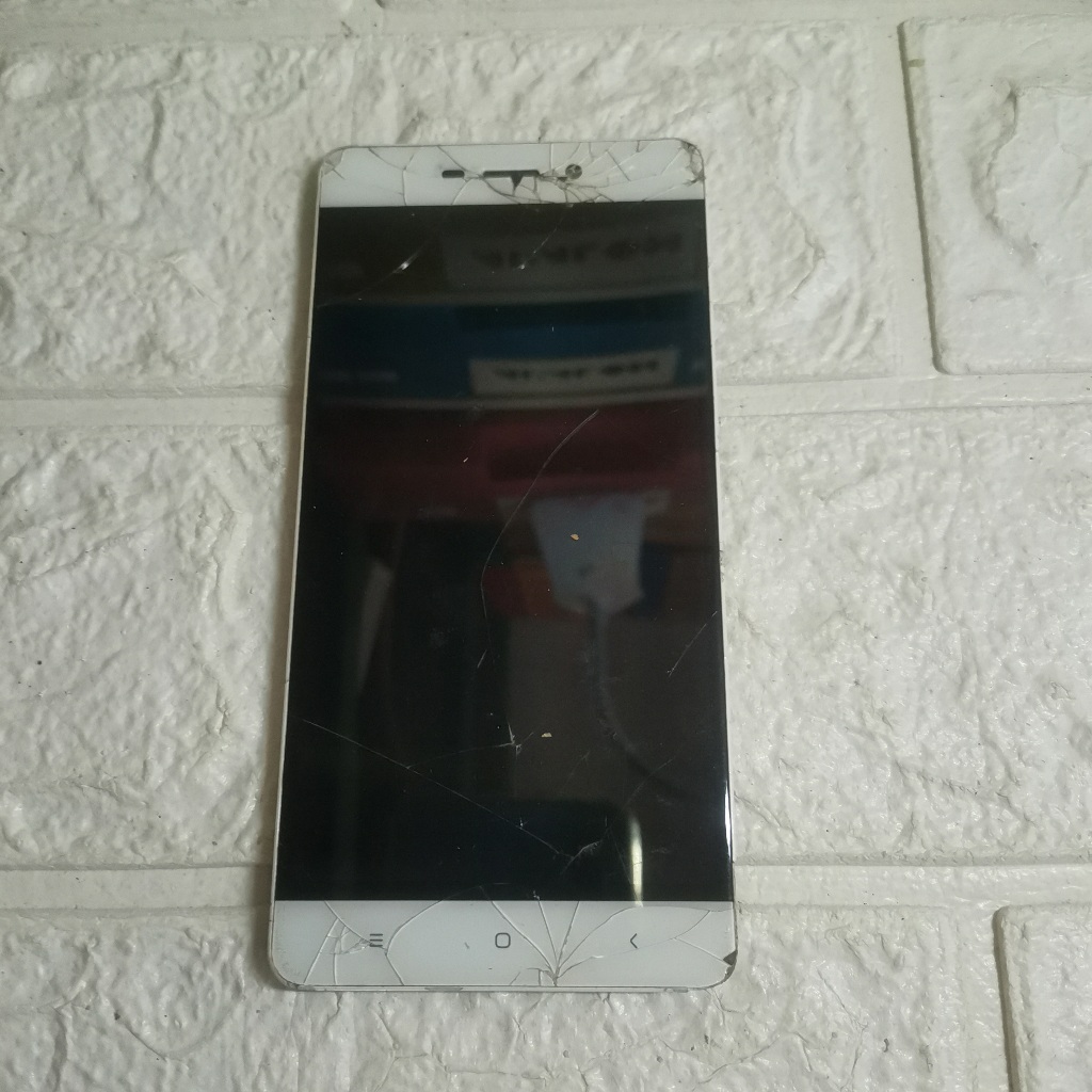 LCD Frame Xiaomi Redmi 4 Prada Minus (Lihat Foto Dan Deskripsi) Copotan | Abhira Store