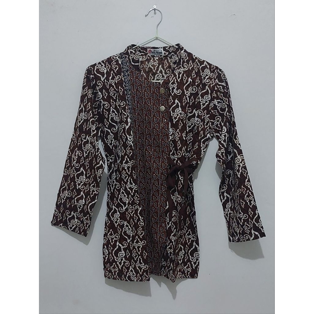 Atasan Blouse Batik Wanita Coklat Motif Mega Mendung