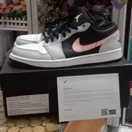 Sepatu preloved Nike air Jordan 1 low Black/Bleached coral pink Grey fog