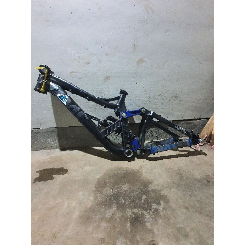 frame adrenaline dh team 26 inch
