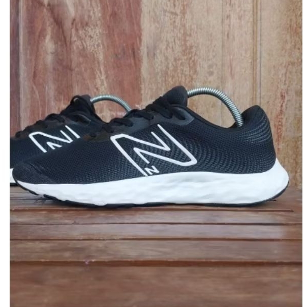 Sepatu Lari NB 420 size 41