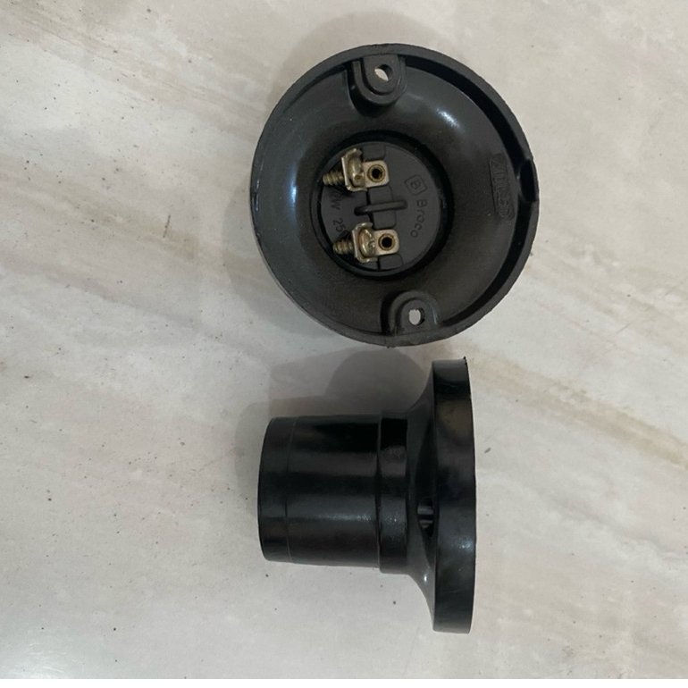 Fitting Plafon Bulat Broco Hitam 210L Colokan Lampu Black Holder Lamp Ceiling Original SNI