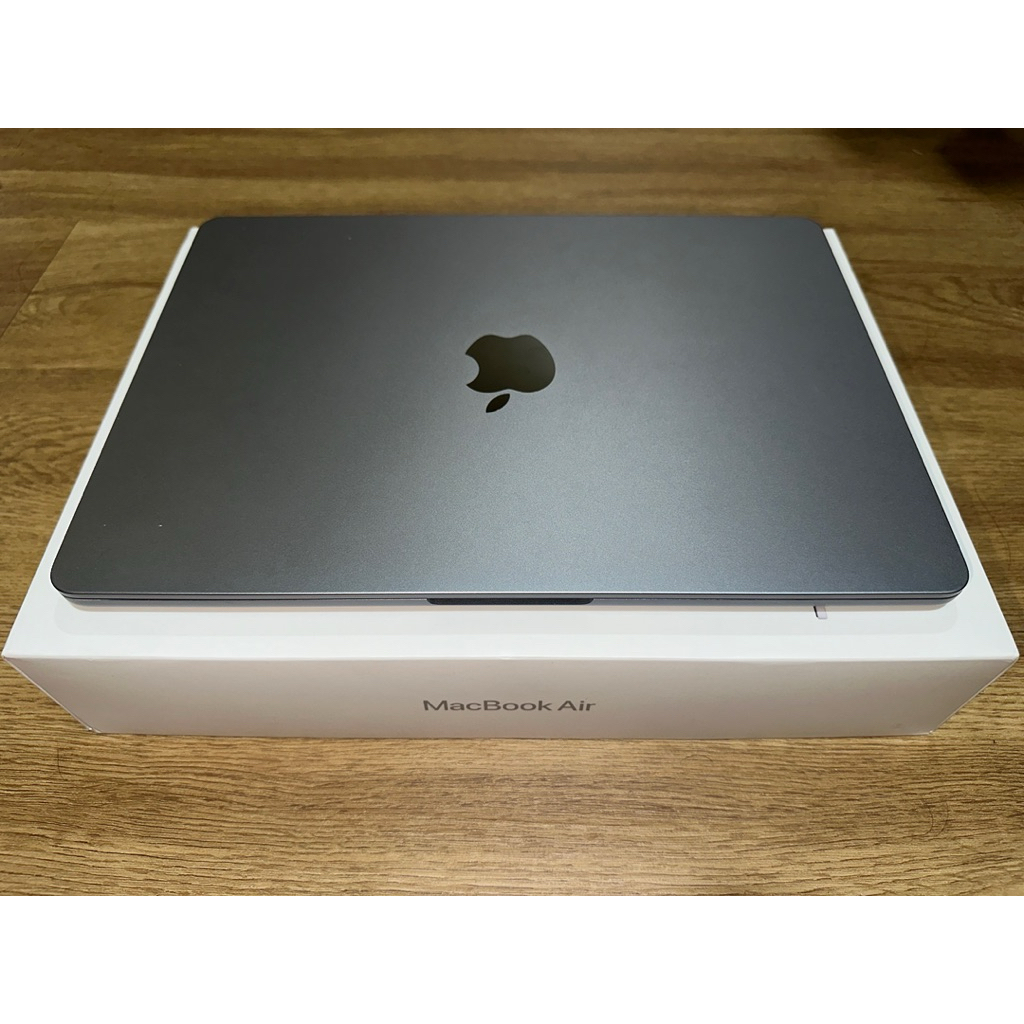 Macbook Air M2 13.6 Inch (2022) RAM 8GB SSD 256GB Second Fullset