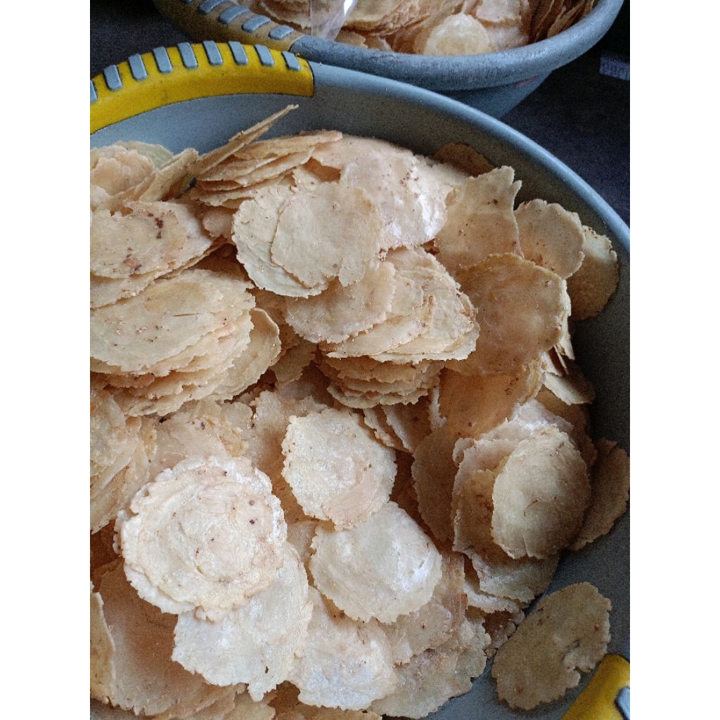 emping melinjo mentah manis  gurih khas Cirebon siap goreng