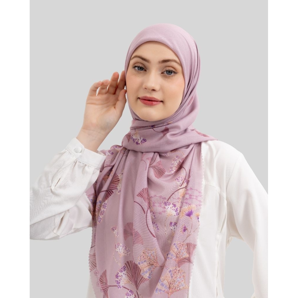 Veiloura The Great Ginkgo Series Dusty Pink Hijab Segi Empat Motif Premium
