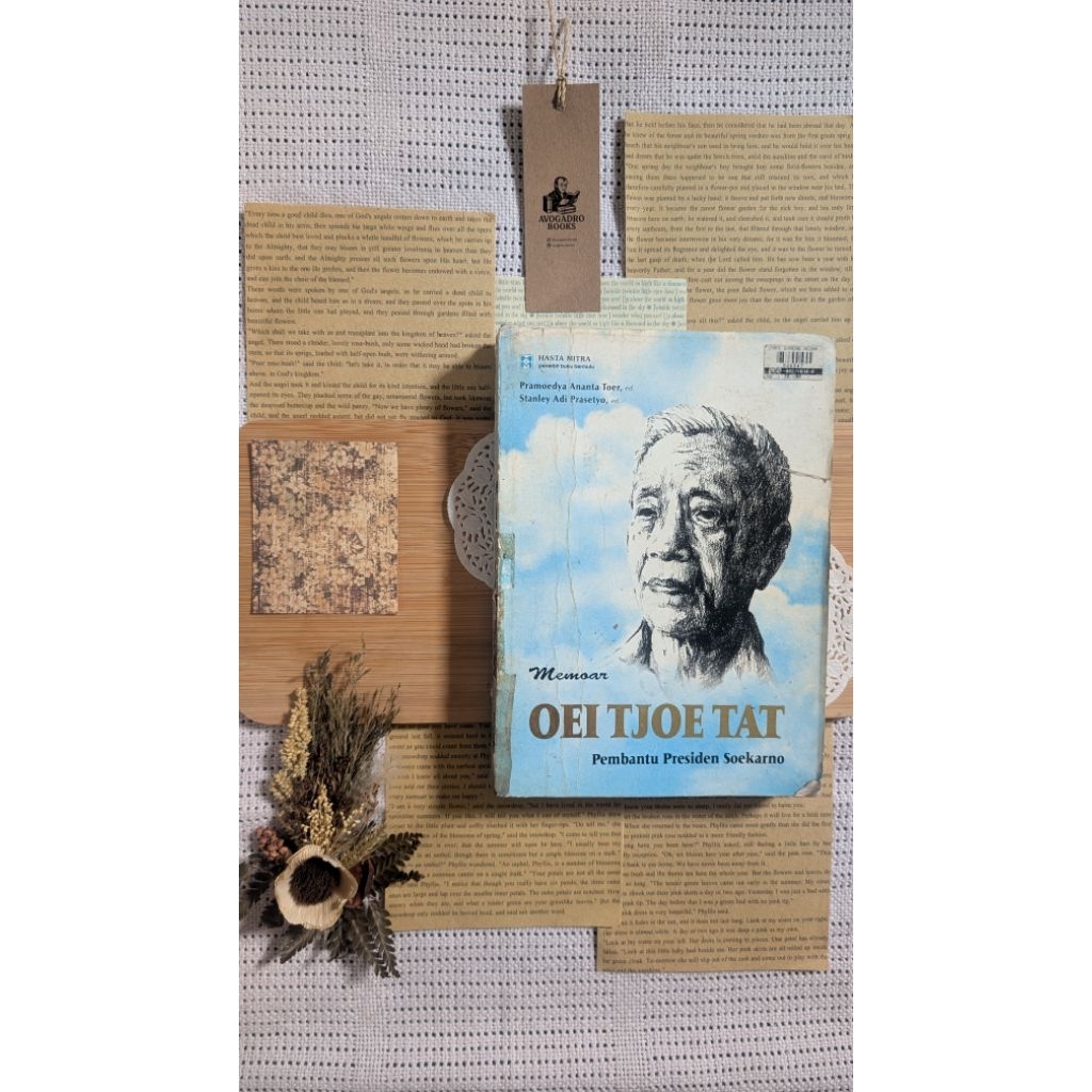 [Original. Preloved] Oei Tjoe Tat: Pembantu Presiden Soekarno
