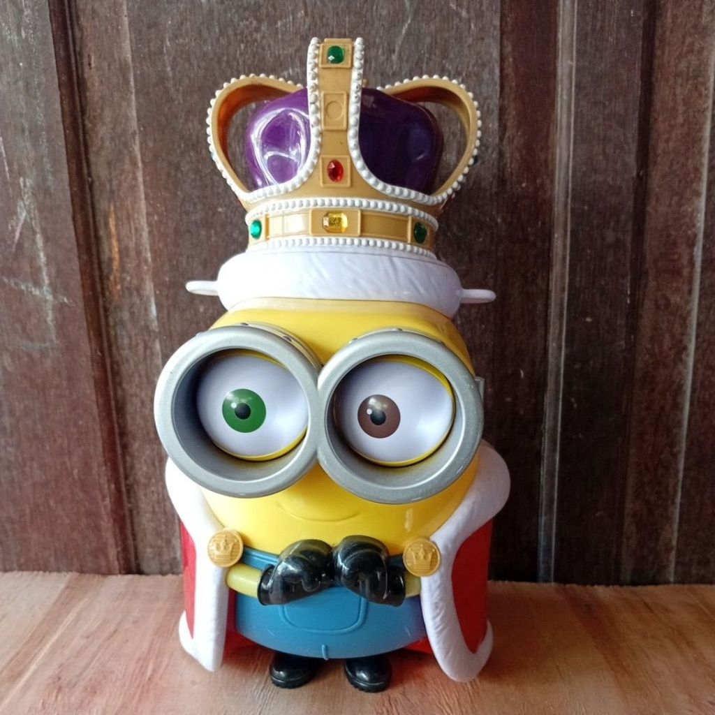 Minion King Bob Bucket Popcron Universal Studios