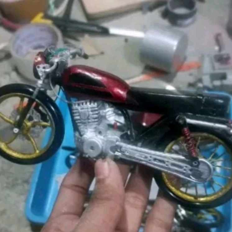 miniatur motor Honda gl 100 full set bisa di bongkar pasang