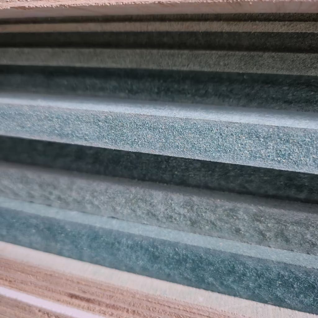 papan MDF /HMR BOARD custom warna hijau 9mm lebar 20cm