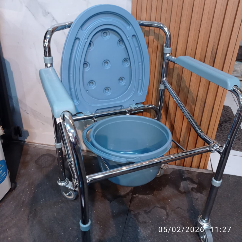 Commode Chair Kursi BAB & Mandi Pakai Roda - Cocok untuk Lansia / Orang Tua - Toilet Portable Sellac