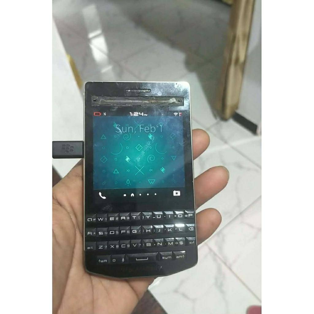 BlackBerry Porsche Design P'9983
