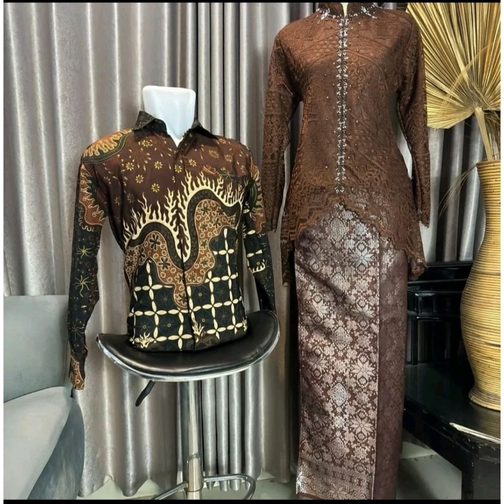 Jef_Colletion - Setelan couple pasangan kebaya Aurora Shakira Mahogany rok songket dan kemeja batik 