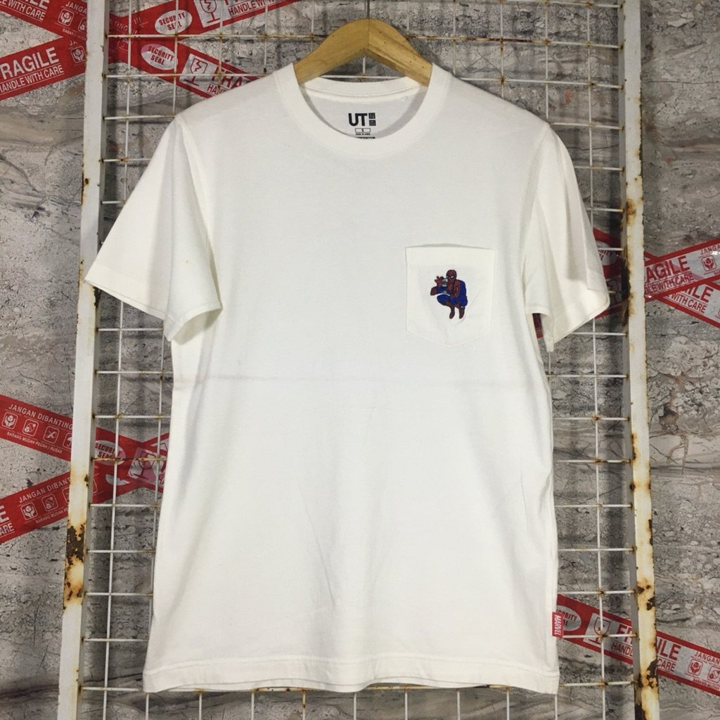 Kaos Uniqlo X marvel Spiderman Original Second Branded Preloved . 05954