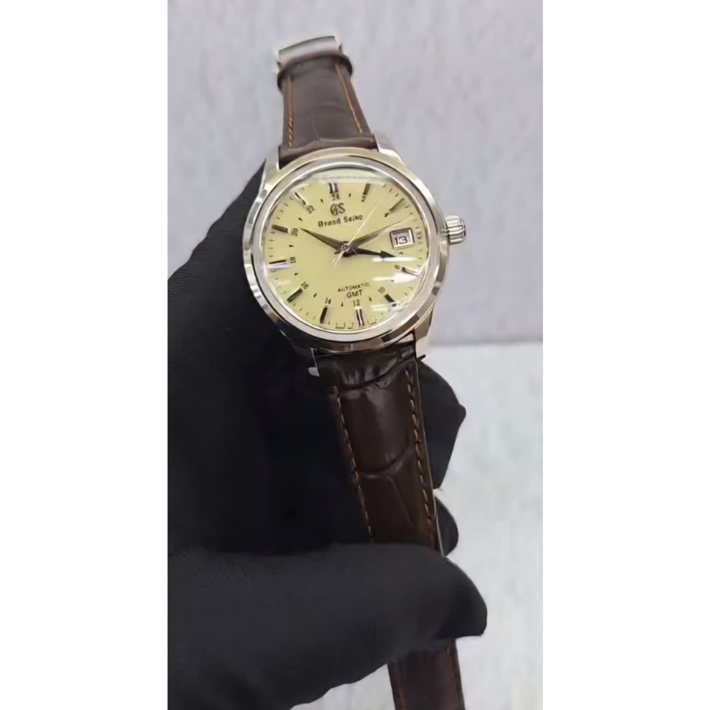 Jam tangan Luxury Pria Grand Seiko Elegance mechanical automatic 3-day GMT watch, model number SBGM2