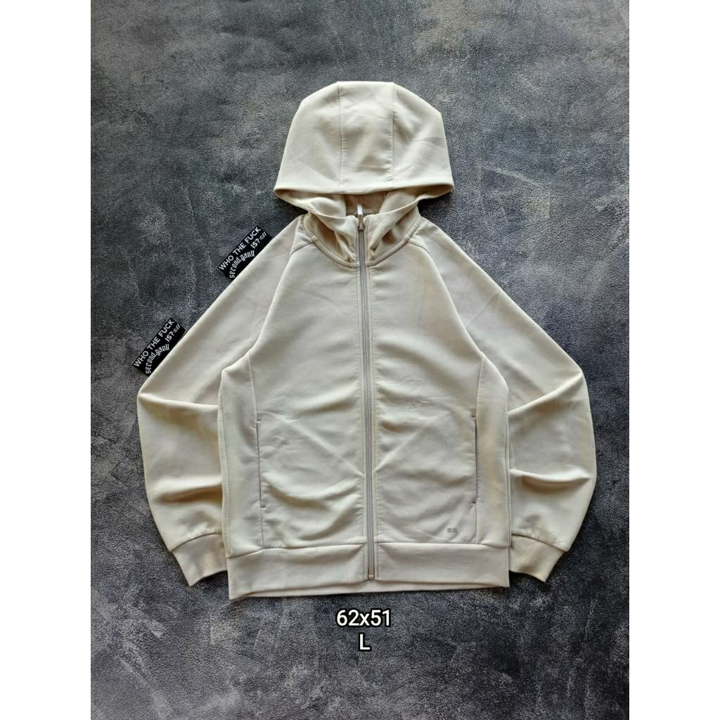 jaket uniqlo tech cream