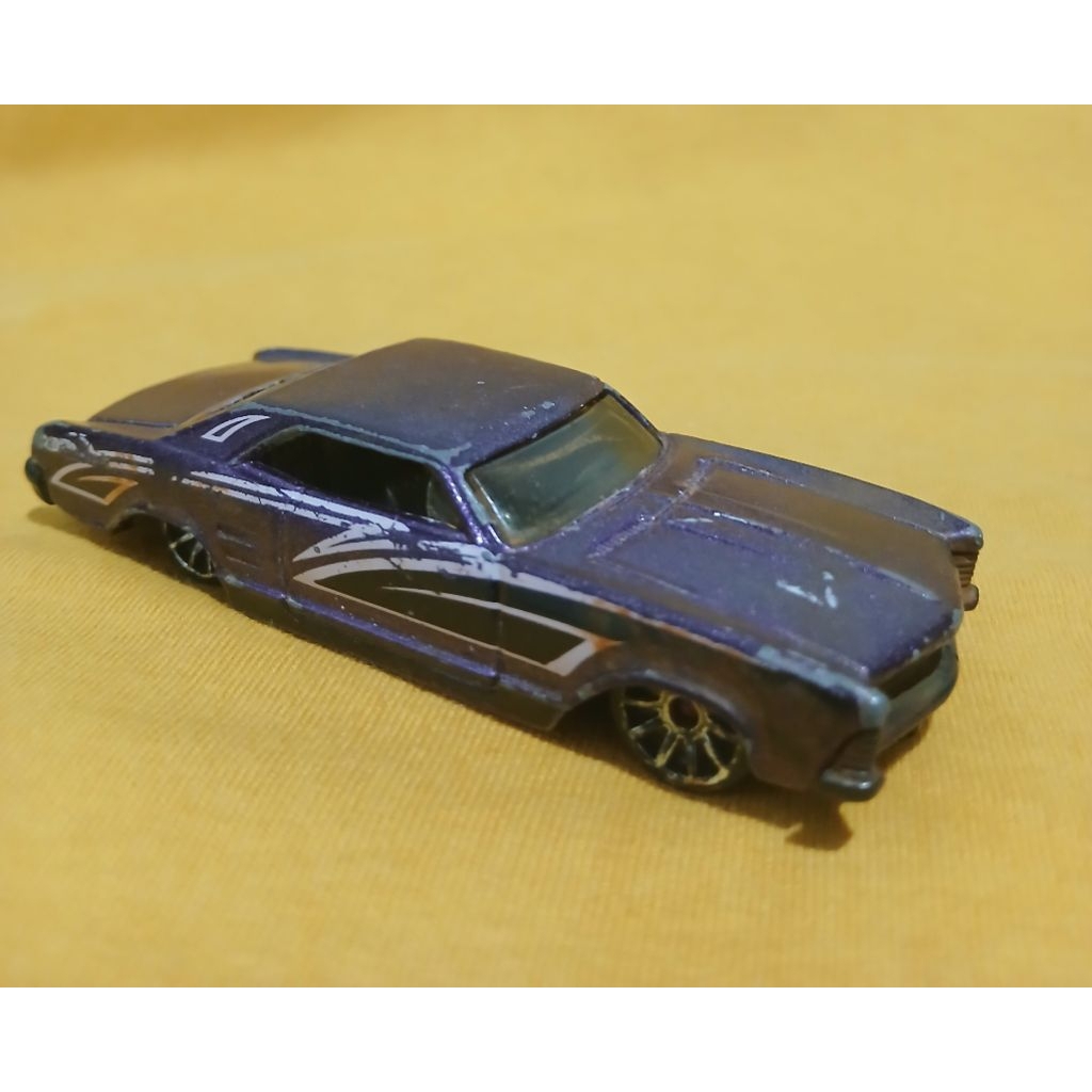 Hotwheels 64 BUICK RIVIERA