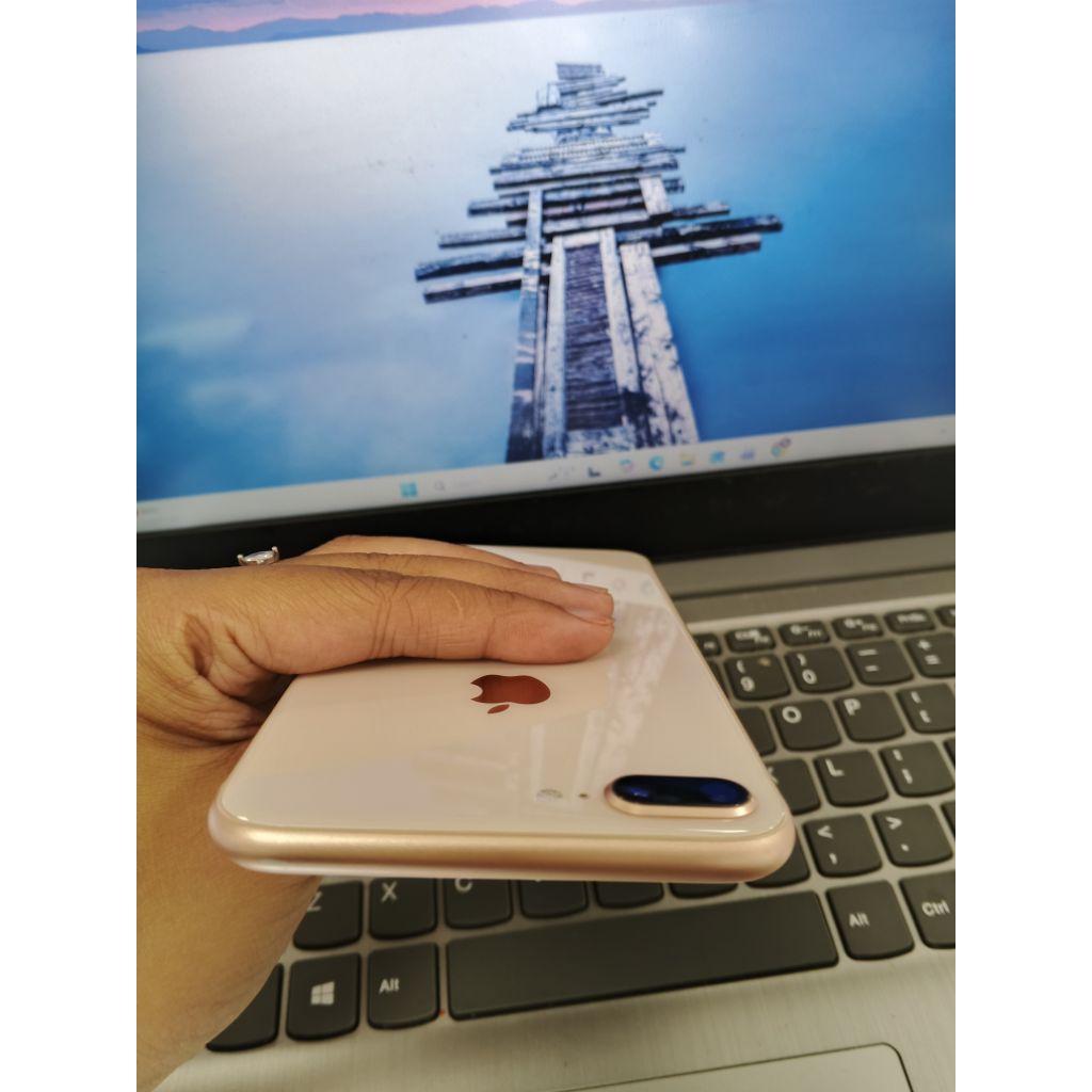 iPhone 8 plus 64 ibox