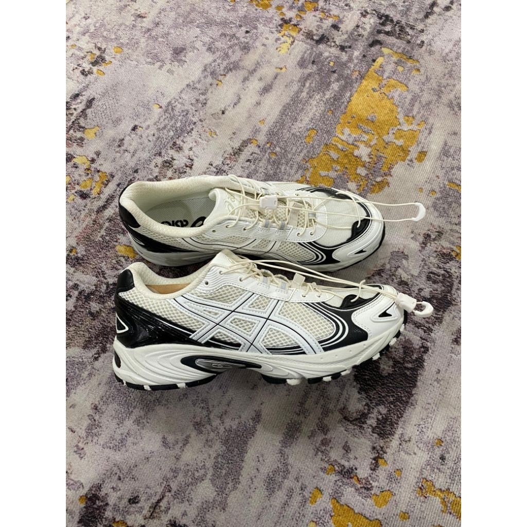 Sepatu Tracking | Asics Gel Kahana Kahana TR V4 White and Black