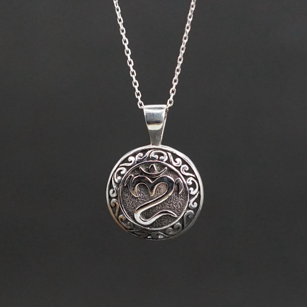 Liontin perak 925 bali "om"