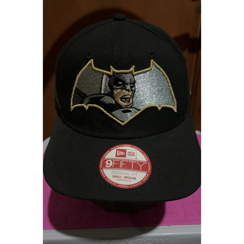 Topi sekon model snapback Batman vs Superman X New Era warna hitam ukuran S-M-original 100%
