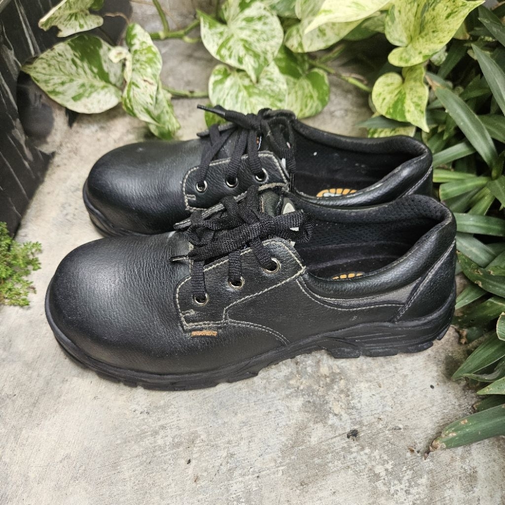 sepatu safety second krusher size 42(27cm)