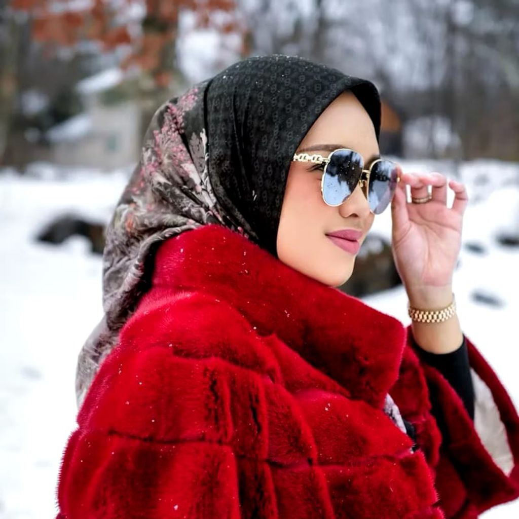 holiday buttonscarves square