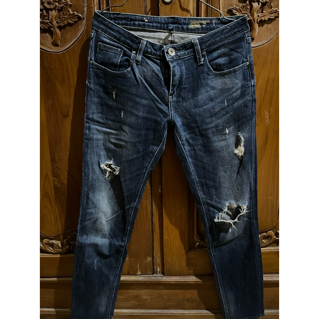 Preloved Ripped jeans 3second