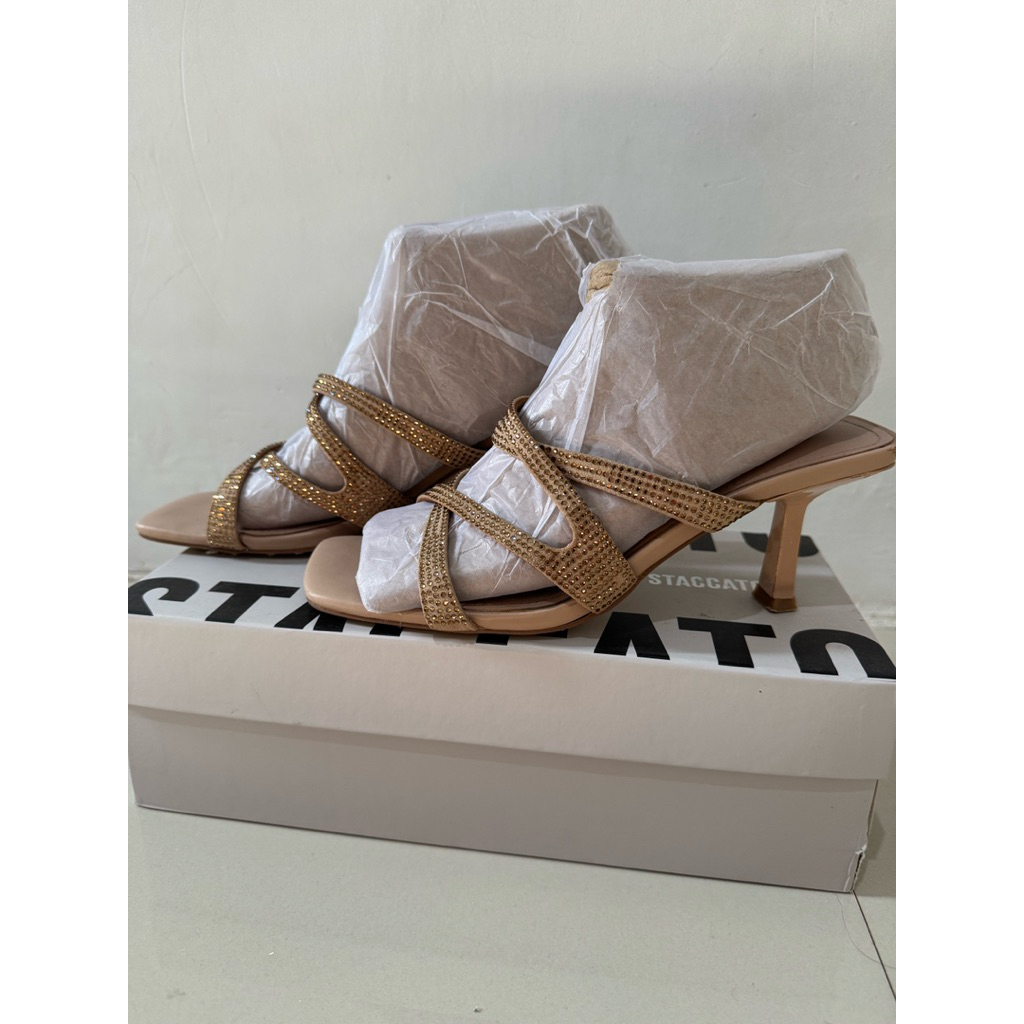 sandal staccato