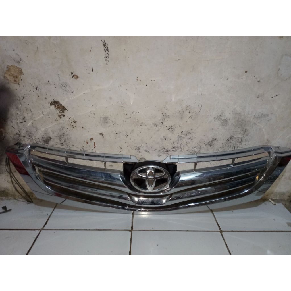 grill depan Toyota Innova 2004-2010 original