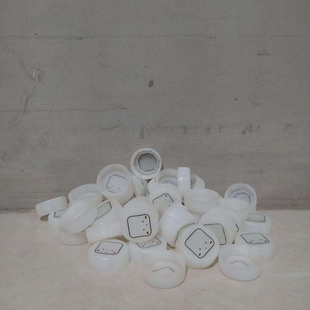 50pcs Tutup Botol Plastik Mogu Mogu Warna Putih Bening Karakter Lucu Bekas Bersih