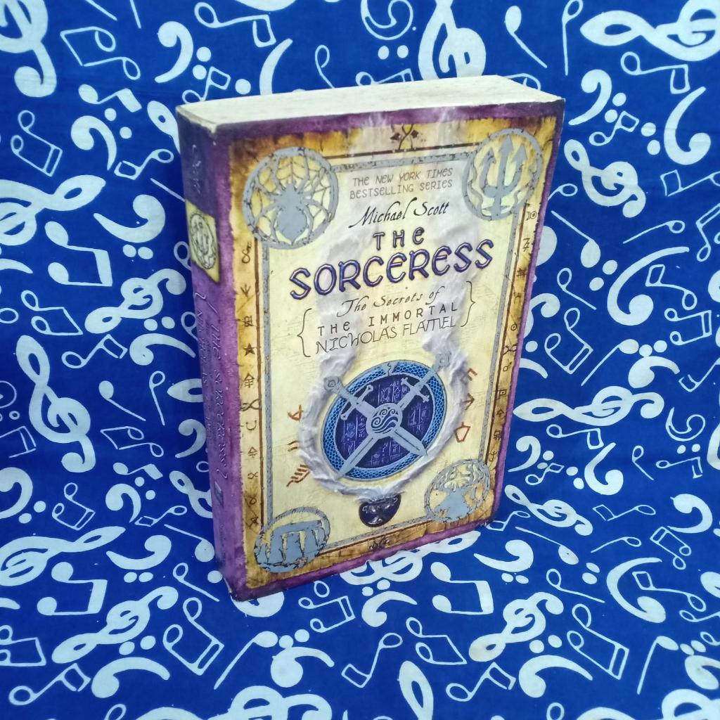 BUKU - THE SORCERESS- Nicholas Flamel - Michael Scott - English - Import