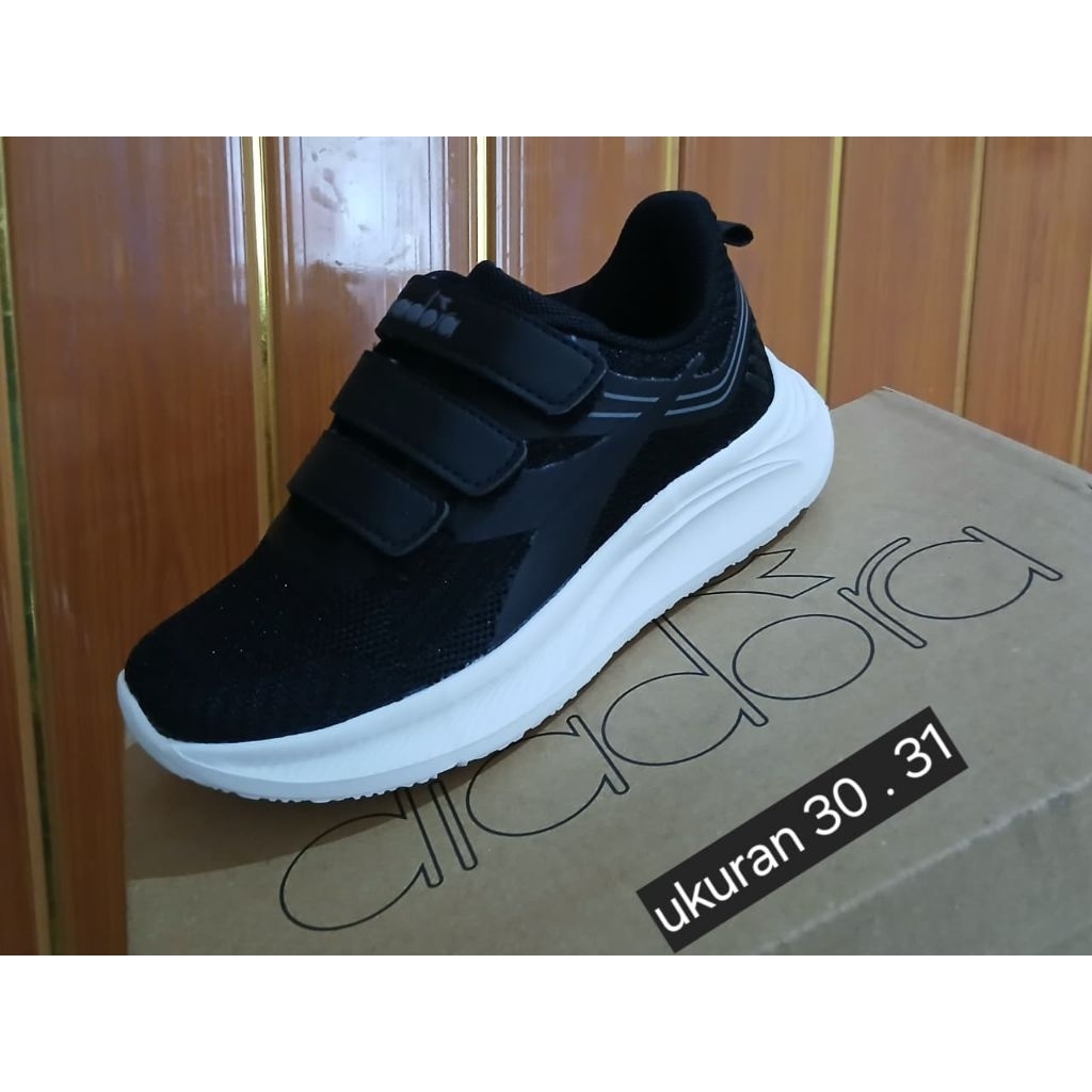 sepatu sport sekolah anak import branded diadora hitam