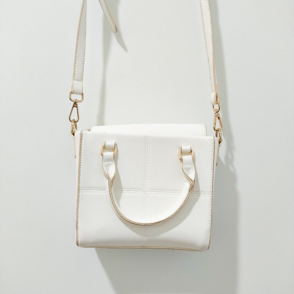 Preloved bekas second Tas selempang Mosdoom Original Putih | Sling bag white handbag aesthetic tas p
