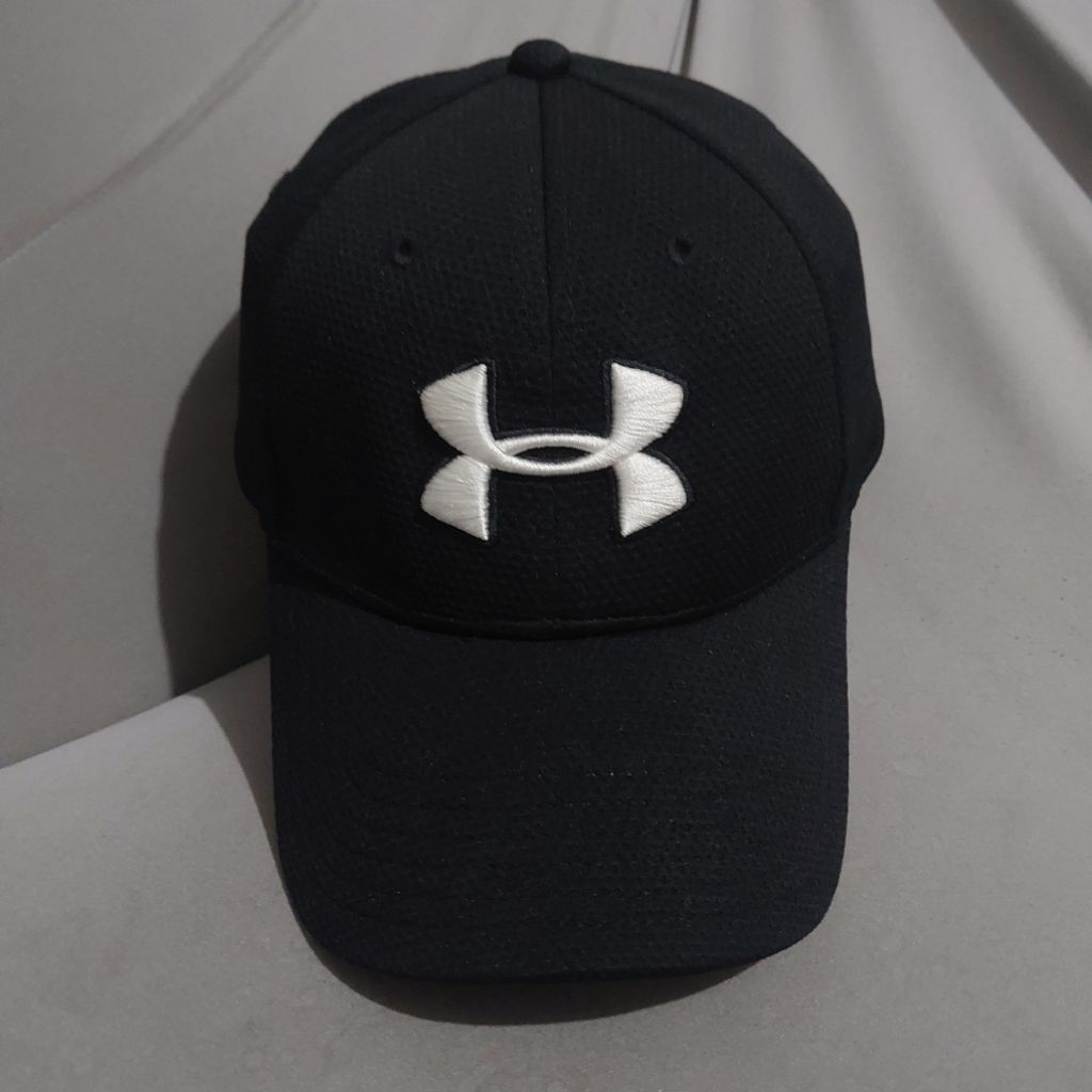 Topi Under Armour second