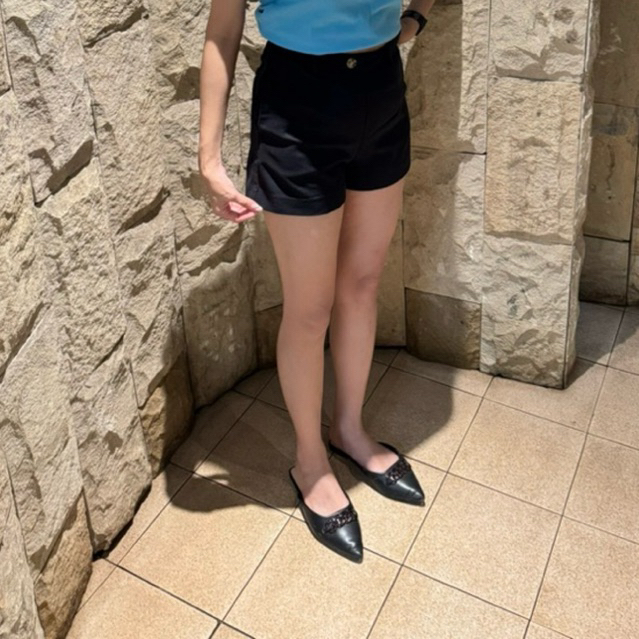 PRELOVED- CELANA PENDEK HITAM RIMINI