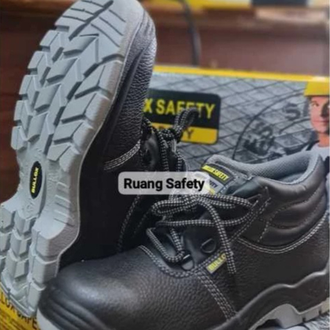 Sepatu Safety Middle Cut Anti Slip Bullox