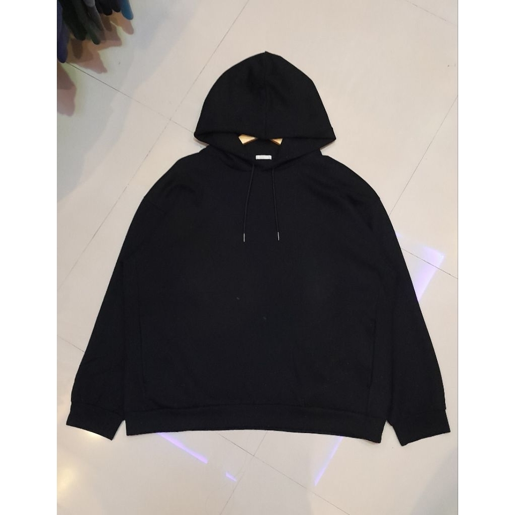 Hoodie scuba GU hitam