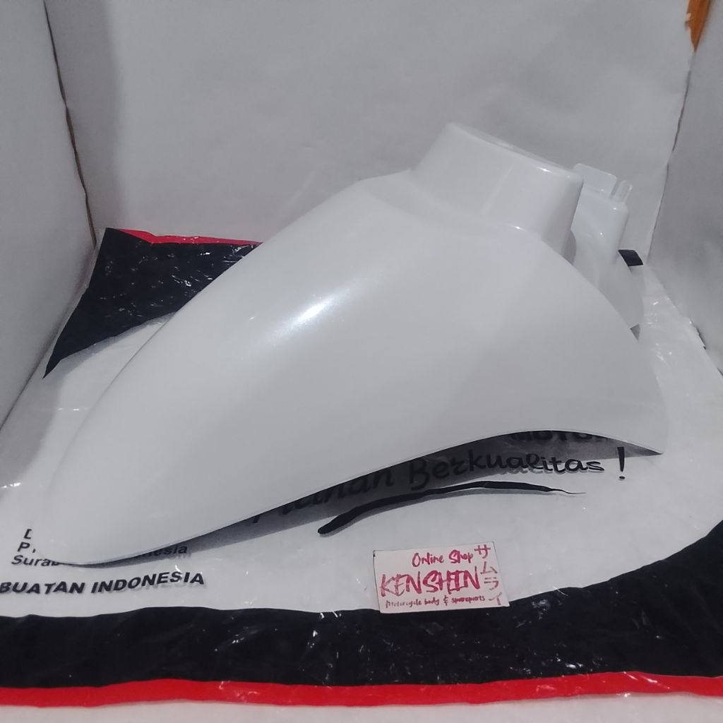 Spakbor depan Scoopy karburator putih 2010-2012 TENSHI.