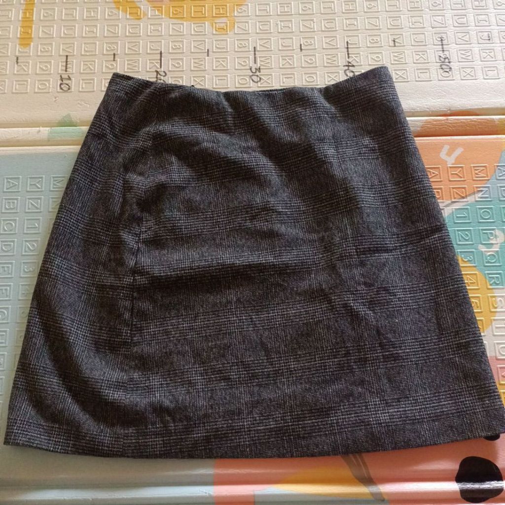 preloved rok pendek wanita (MONKI)