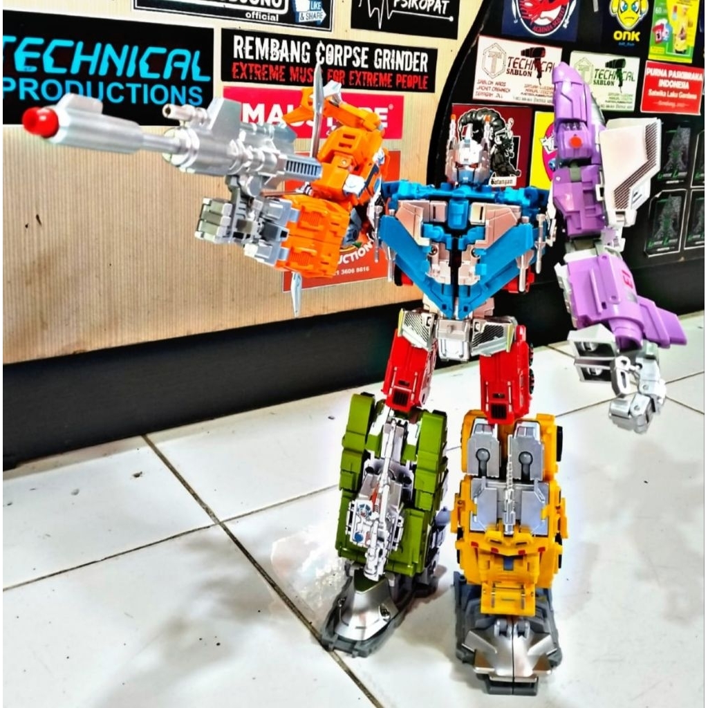 Robot Transformers mainan, Bruticus Transformers 7 in 1