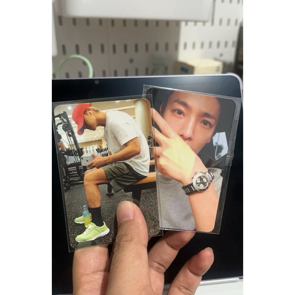 PC Donghae Gym & V Sign