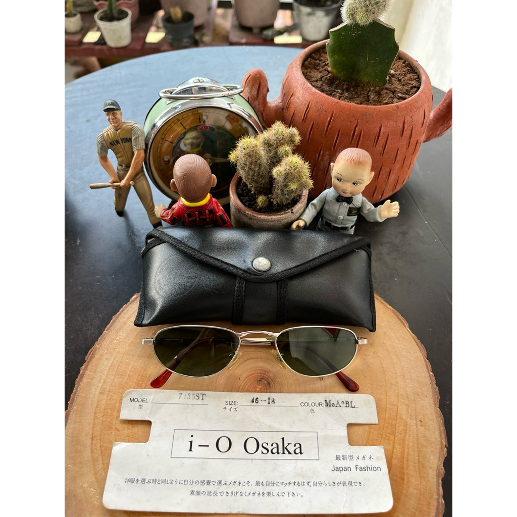 Vintage oval round sunglasses 80's Brand: Erol made in italy Size: 51-21-140mm Full tag logo brand