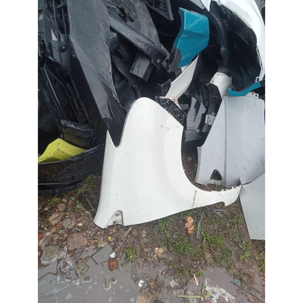 fender spakbor Toyota Avanza 2013 2014 original copotan
