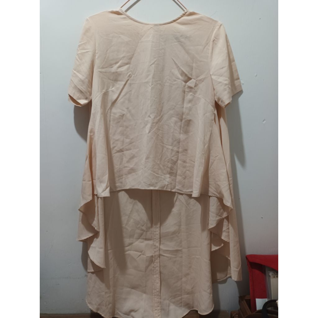 blouse wanita krem flowy milly & charlotte preloved