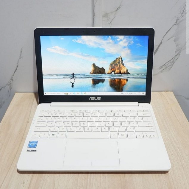 Laptop Asus E203MAH Slim tipis ringan windows 10 Promo 1.1 vivobook 12 inch