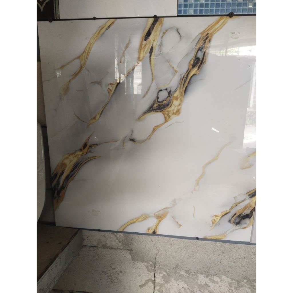 Granit ikad 60x60 putih corak emas HT glazed polished