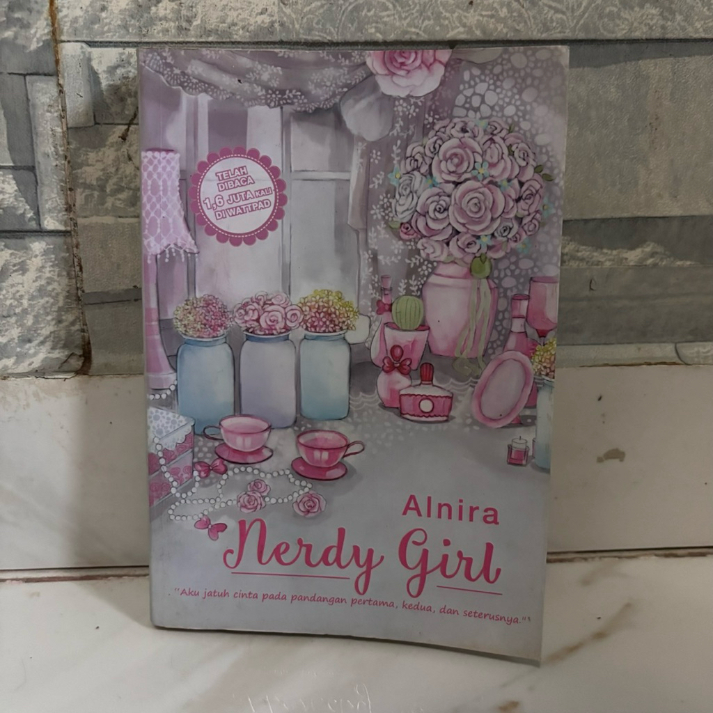 Nerdy Girl oleh Alnira | Preloved Original