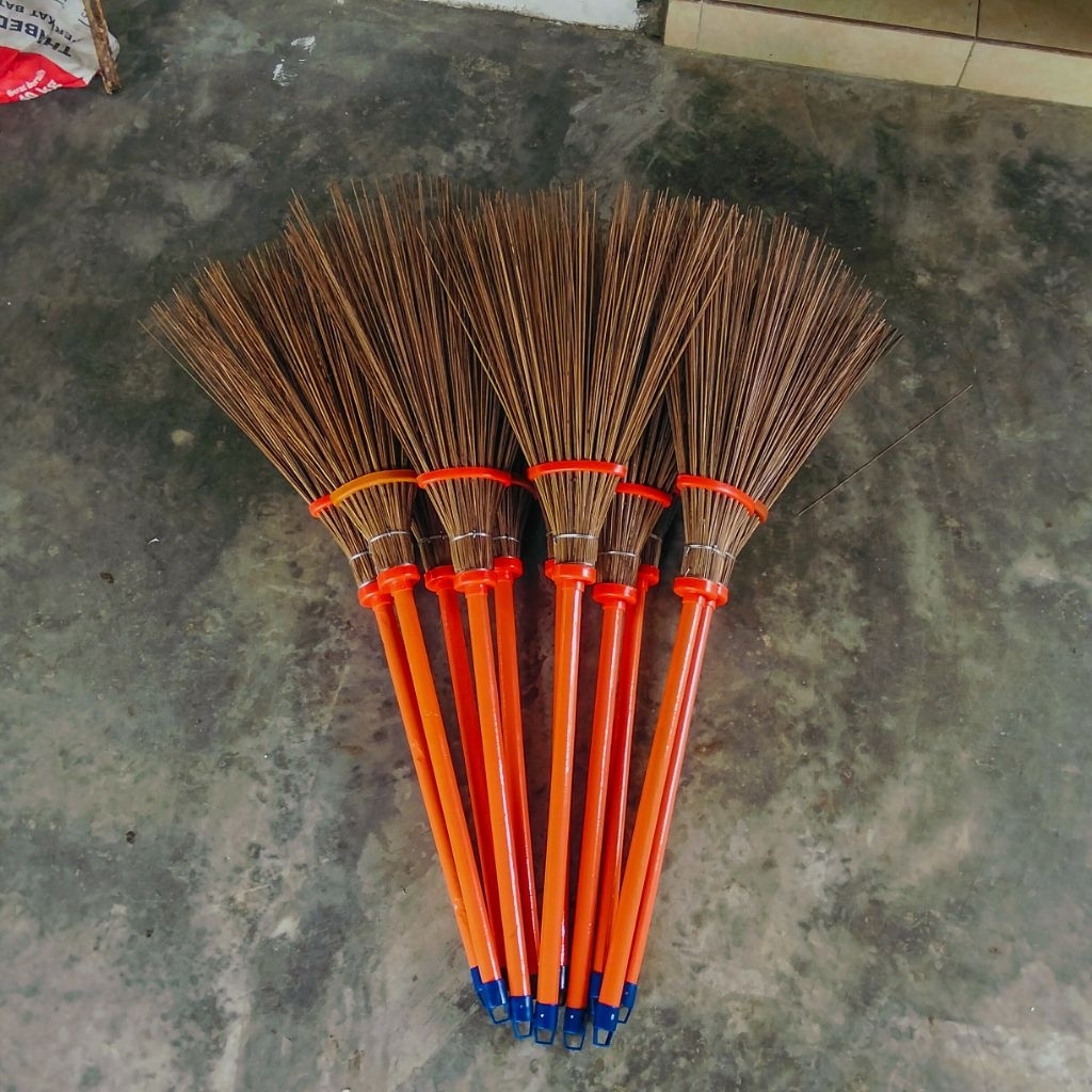 sapu taman mini/sapu taman mini lidi coklat alami